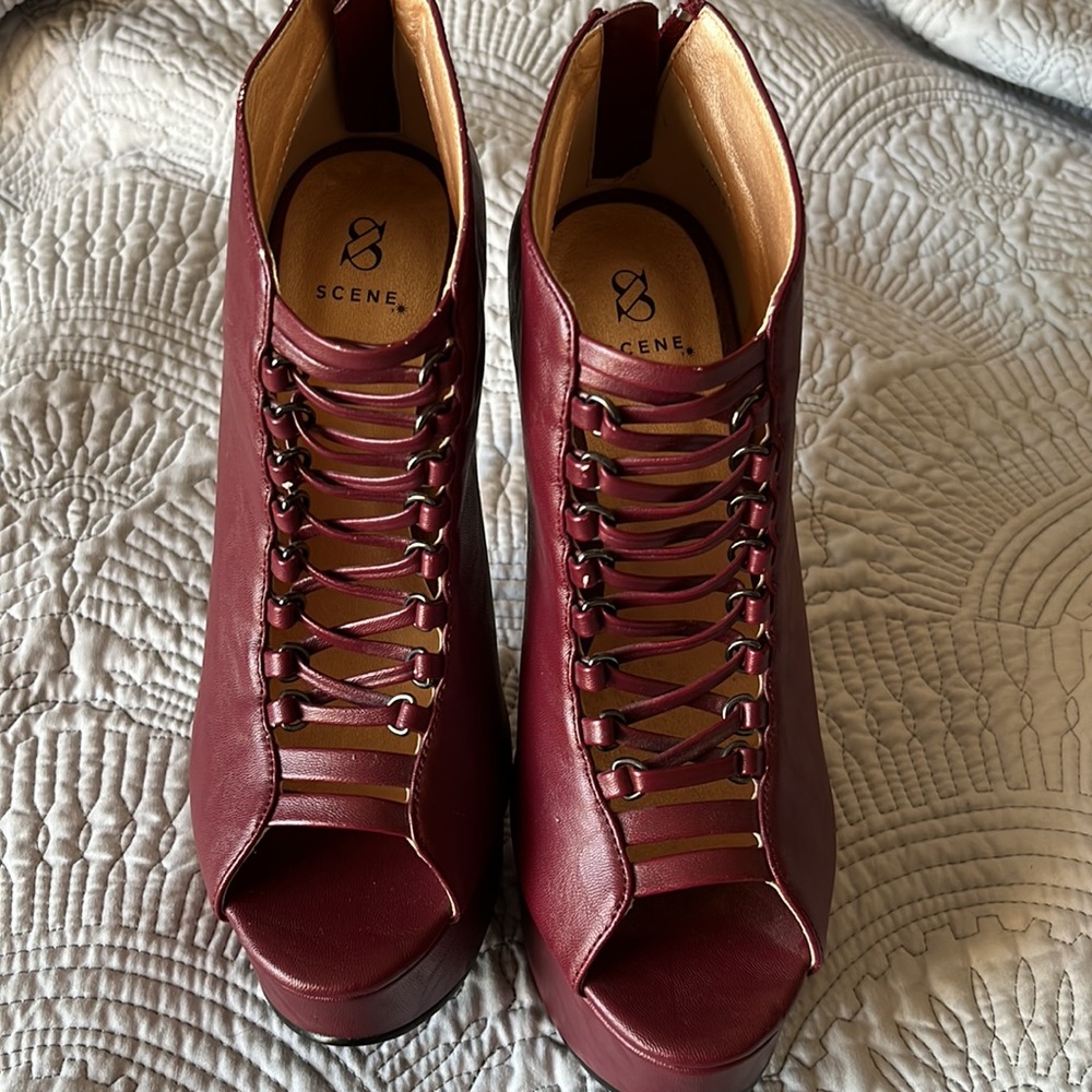 SCENE  size 8 Color Burgundy - Picture 4 of 9